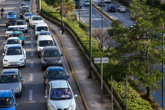 «Στο κόκκινο» κεντρικοί δρόμοι, αυξημένη η κίνηση